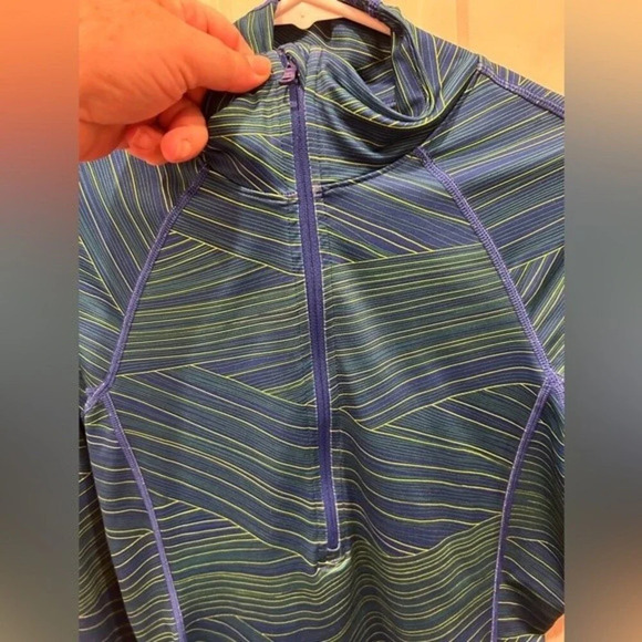 Women’s Under Armour Fitted Coldgear 1/2 zip Long‎ Sleeve pullover jacket Medium - Picture 2 of 8